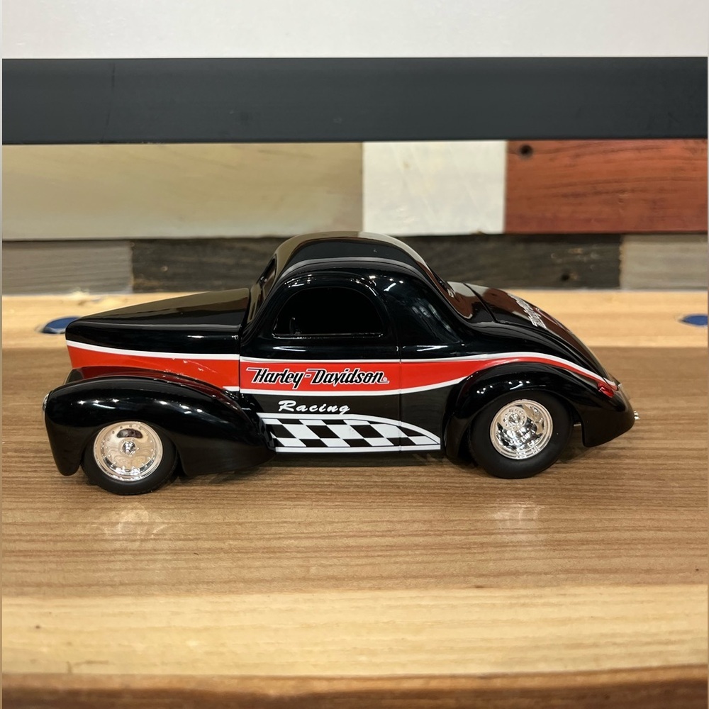 Harley Davidson ‘41 Willys Coupe coin bank - Picture 6 of 9
